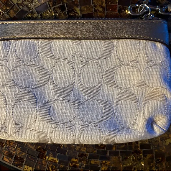 Vintage Coach Cream and Gold Large Wristlet - Picture 3 of 9